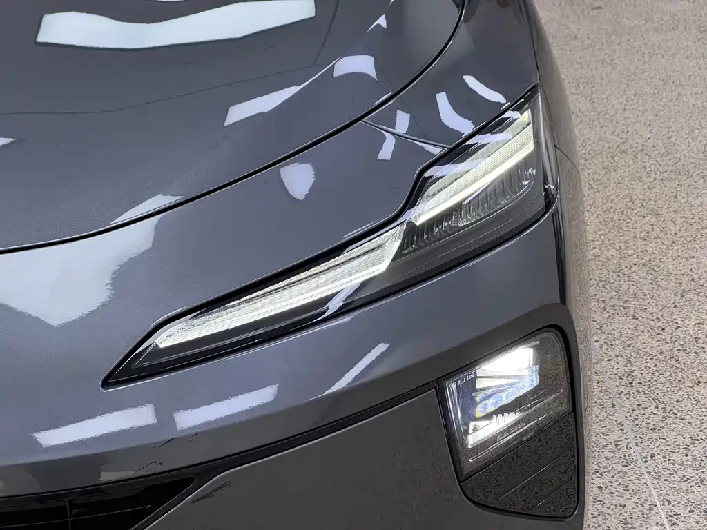 Roewe Young Wai D6 — миниатюра 8