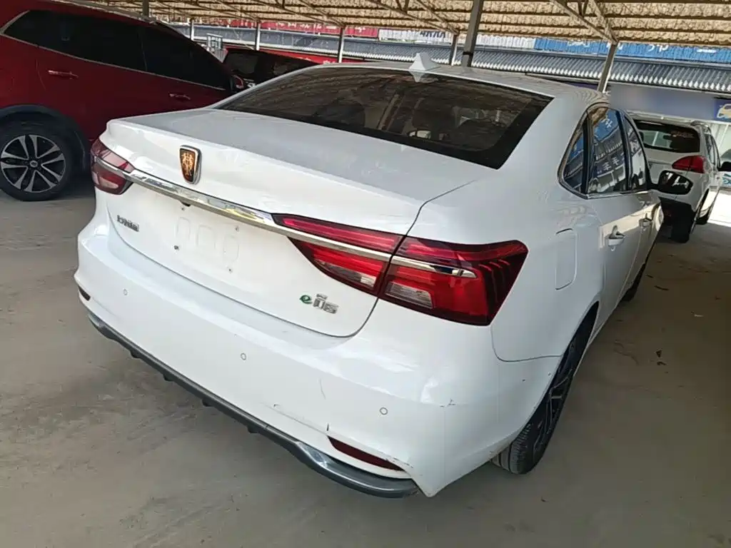 Roewe i6 New Energy — миниатюра 7