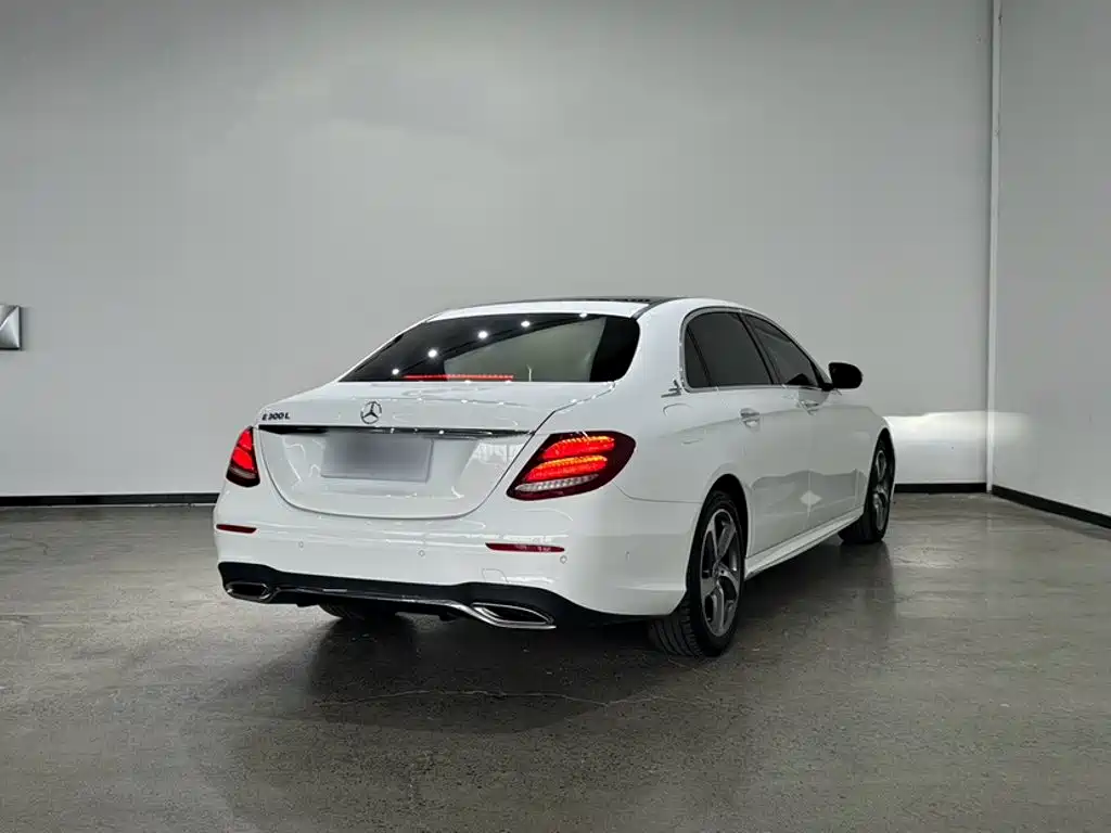 Mercedes-Benz E-Class — миниатюра 15