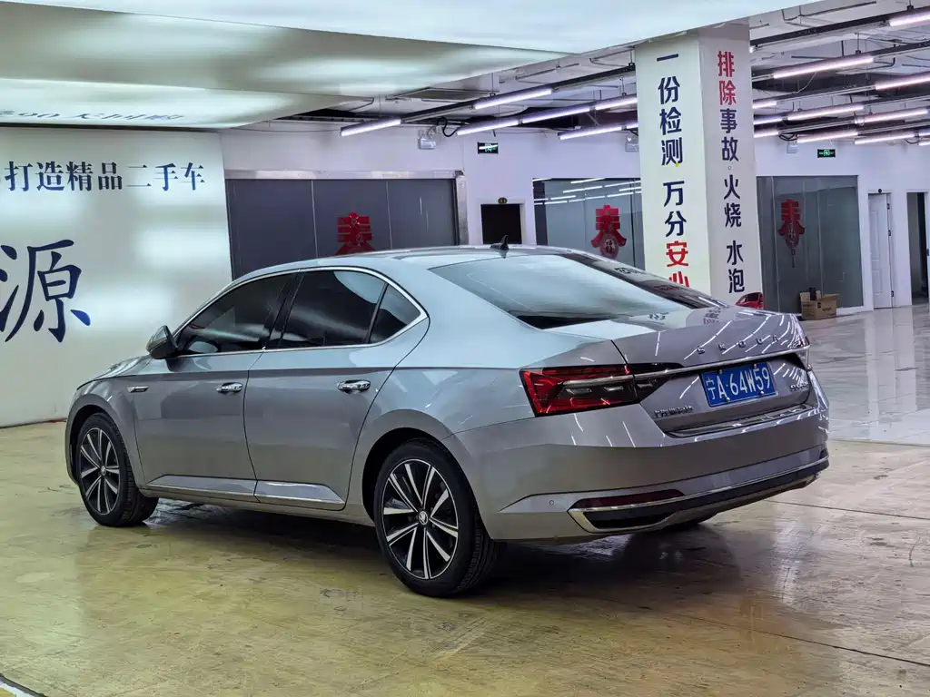 Skoda Superb — миниатюра 6