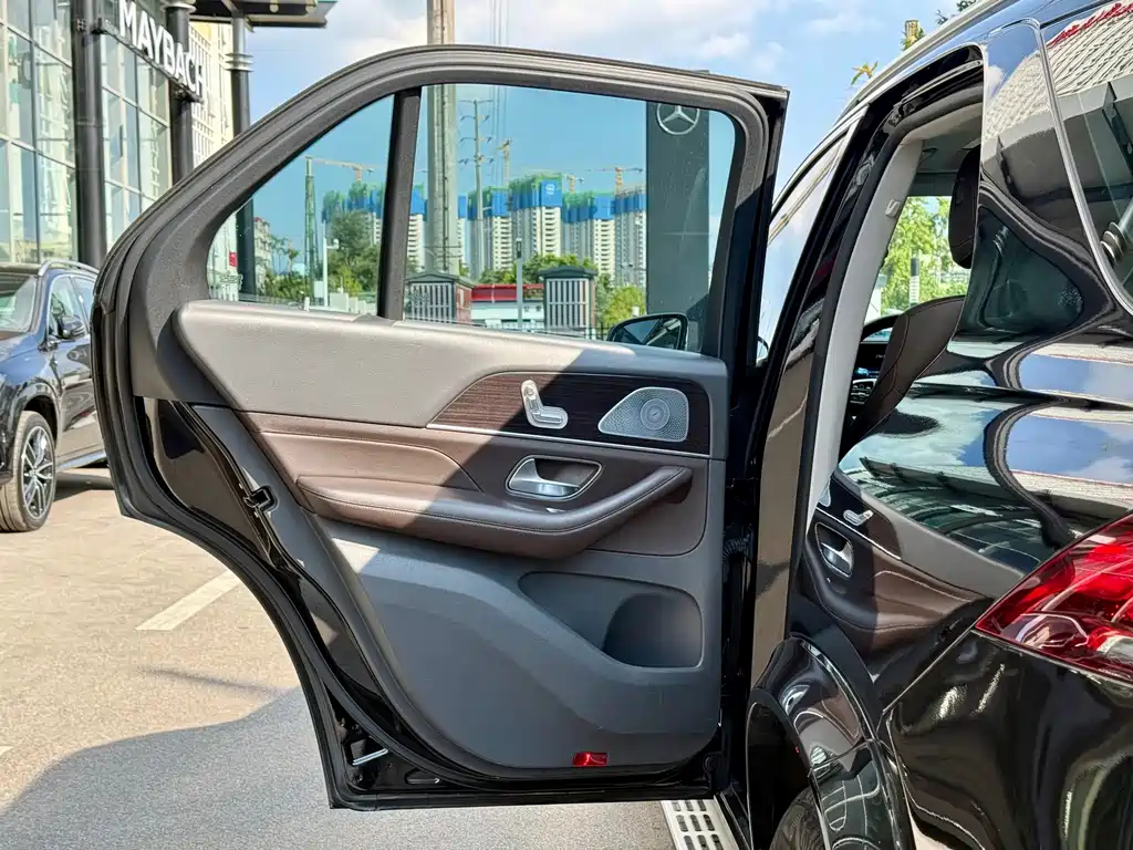 Mercedes-Benz GLE (Import) — миниатюра 18