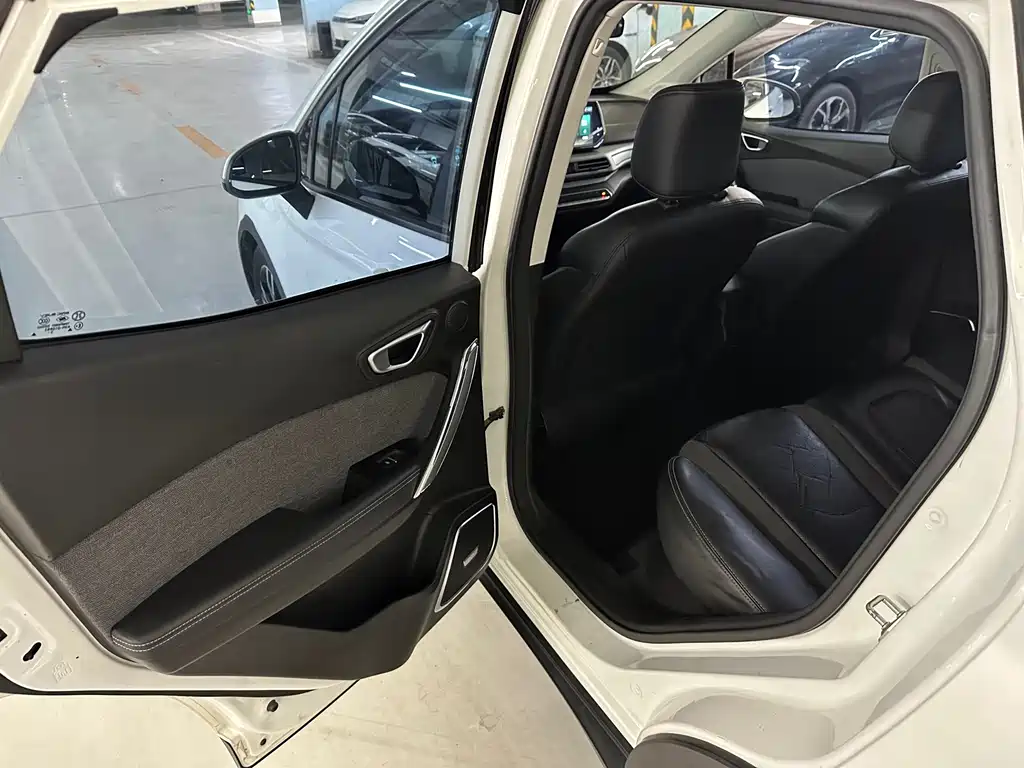 BAIC EX3 — миниатюра 14