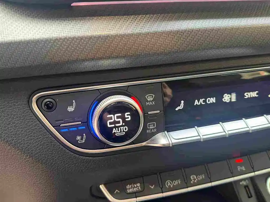 Audi Q5L — миниатюра 7