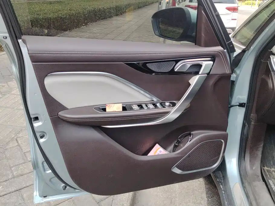 Geely Jia Ji New Energy — миниатюра 6