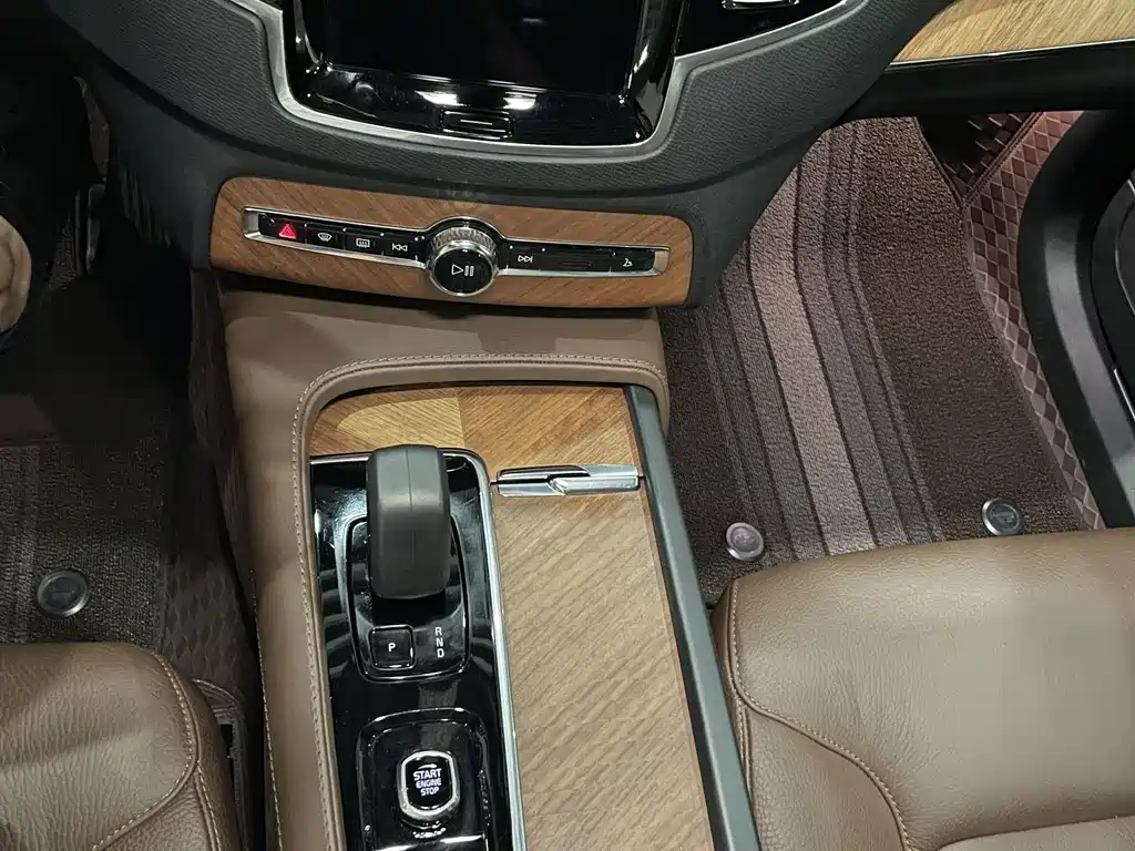 Volvo XC90 — миниатюра 25