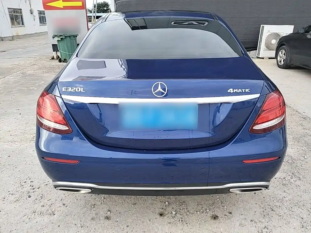 Mercedes-Benz E-Class — миниатюра 6