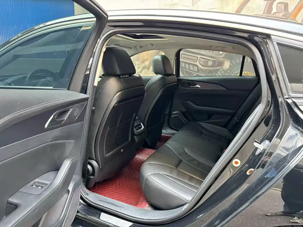 Hongqi Hongqi H5 — миниатюра 9