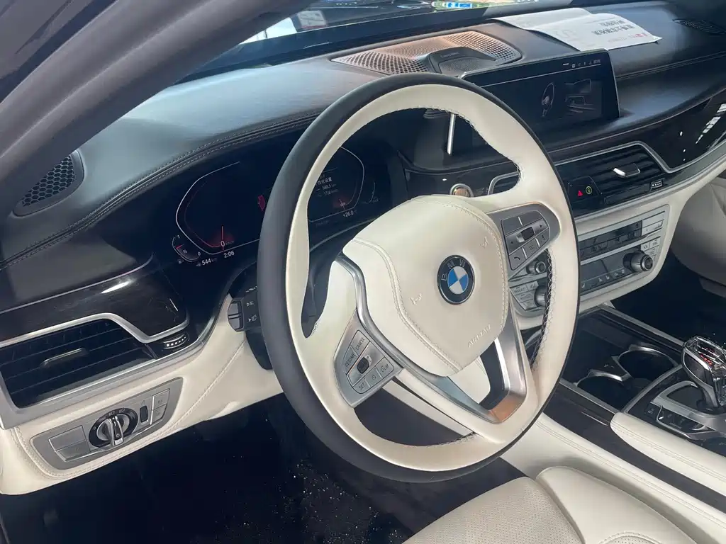 BMW 7 Series — миниатюра 5