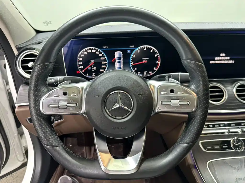 Mercedes-Benz E-Class — миниатюра 20