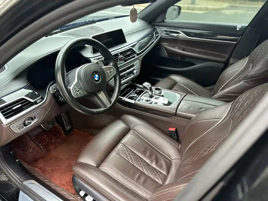 BMW 7 Series — миниатюра 6