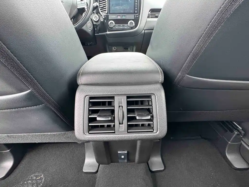 Mitsubishi Outlander — миниатюра 9