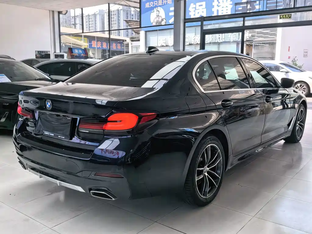 BMW 5 Series — миниатюра 7