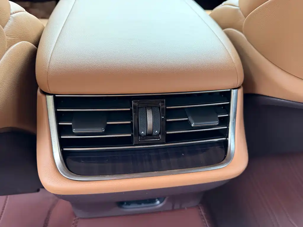 Lexus LS — миниатюра 9