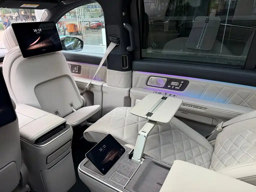 NIO 蔚来ES9 — миниатюра 23