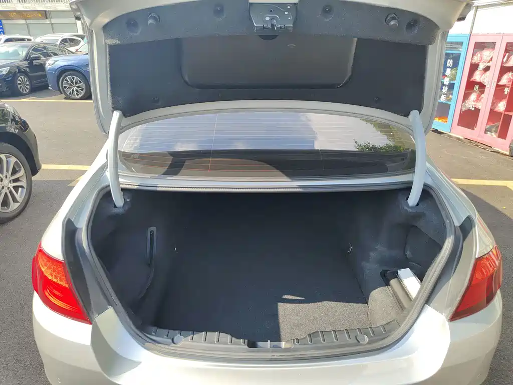 BMW 5 Series — миниатюра 21