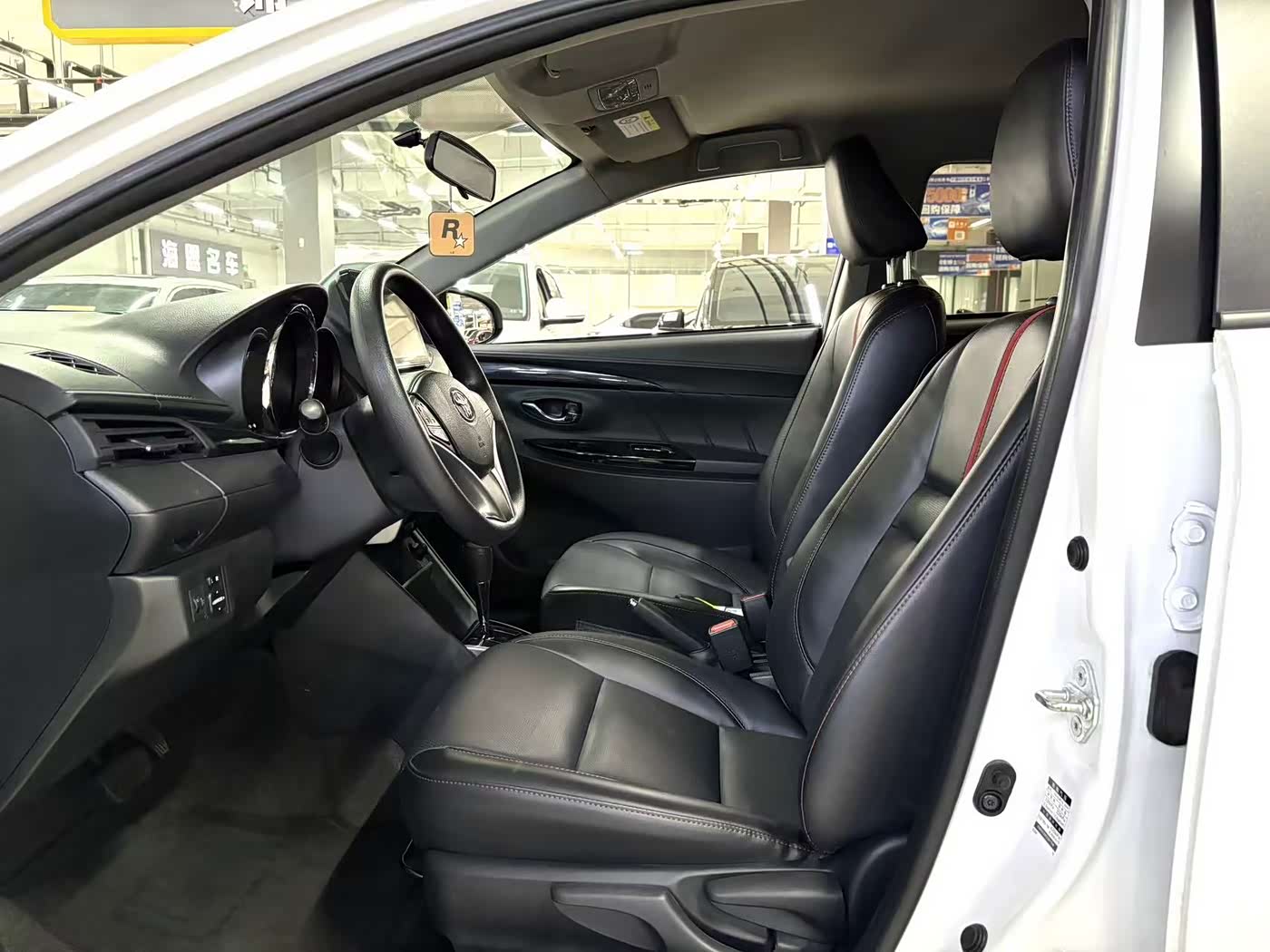 Toyota YARiS L Zhi Xuan 1.5 л 2022 г. Белый, пробег 19000 км