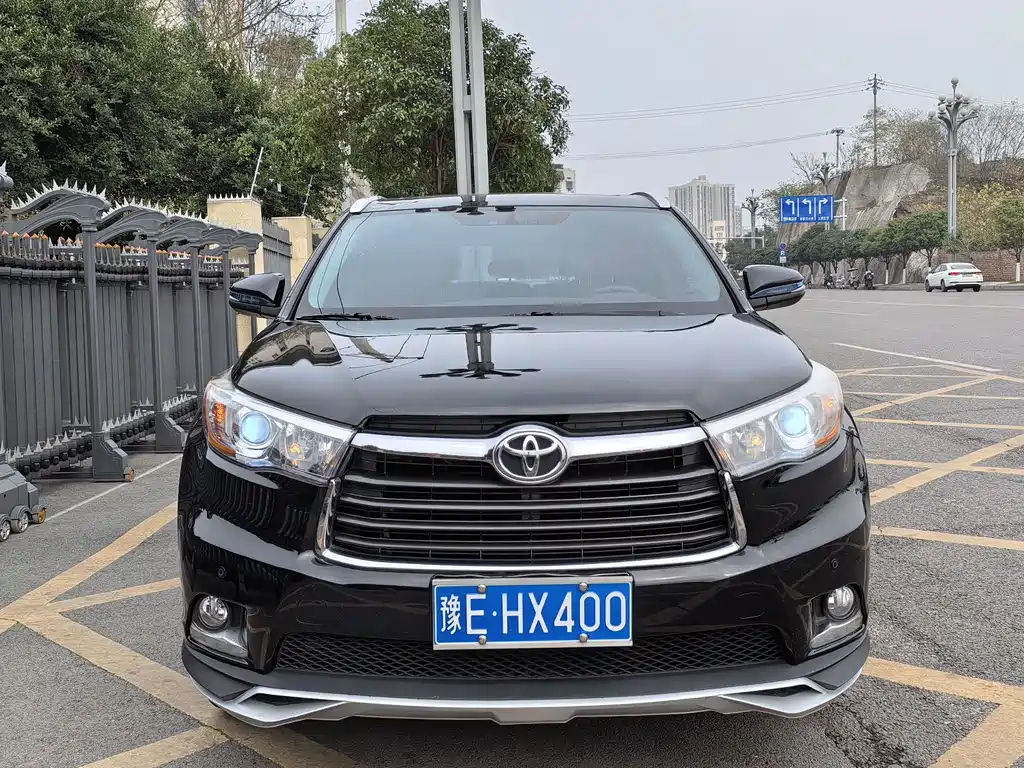 TOYOTA HIGHLANDER