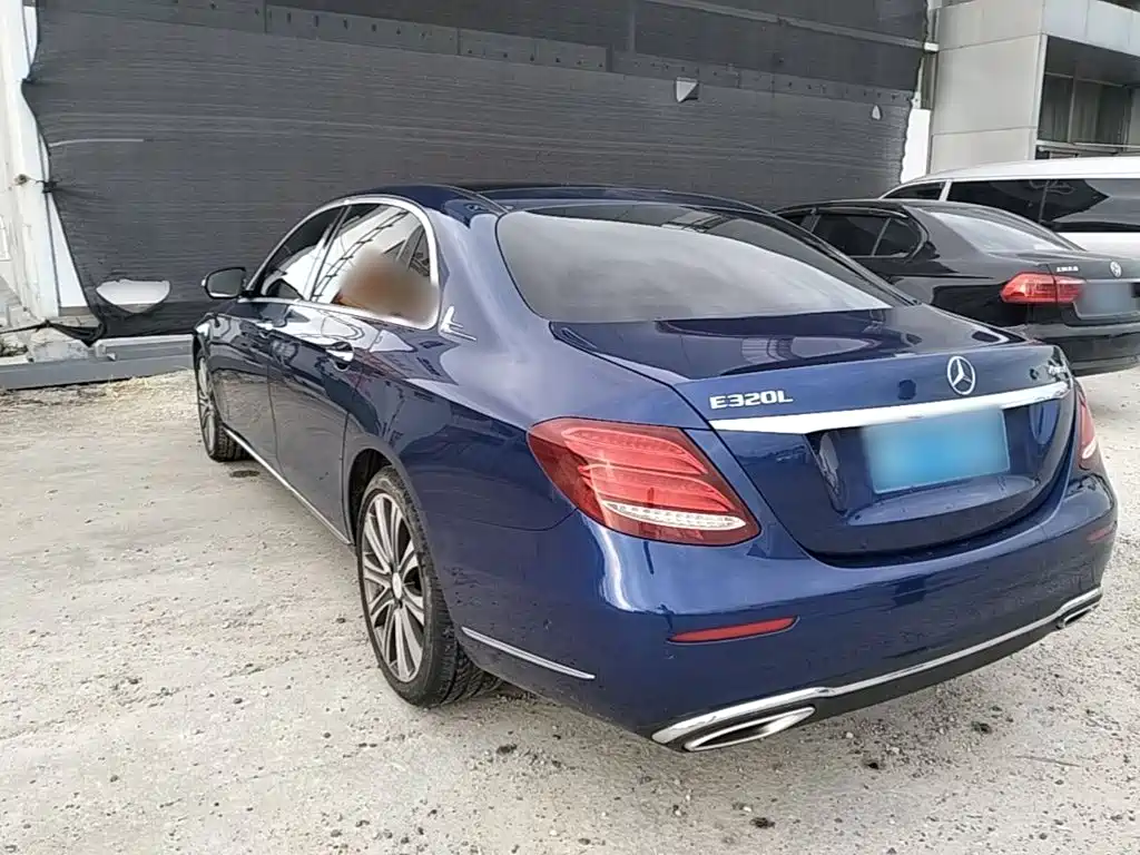 Mercedes-Benz E-Class — миниатюра 5