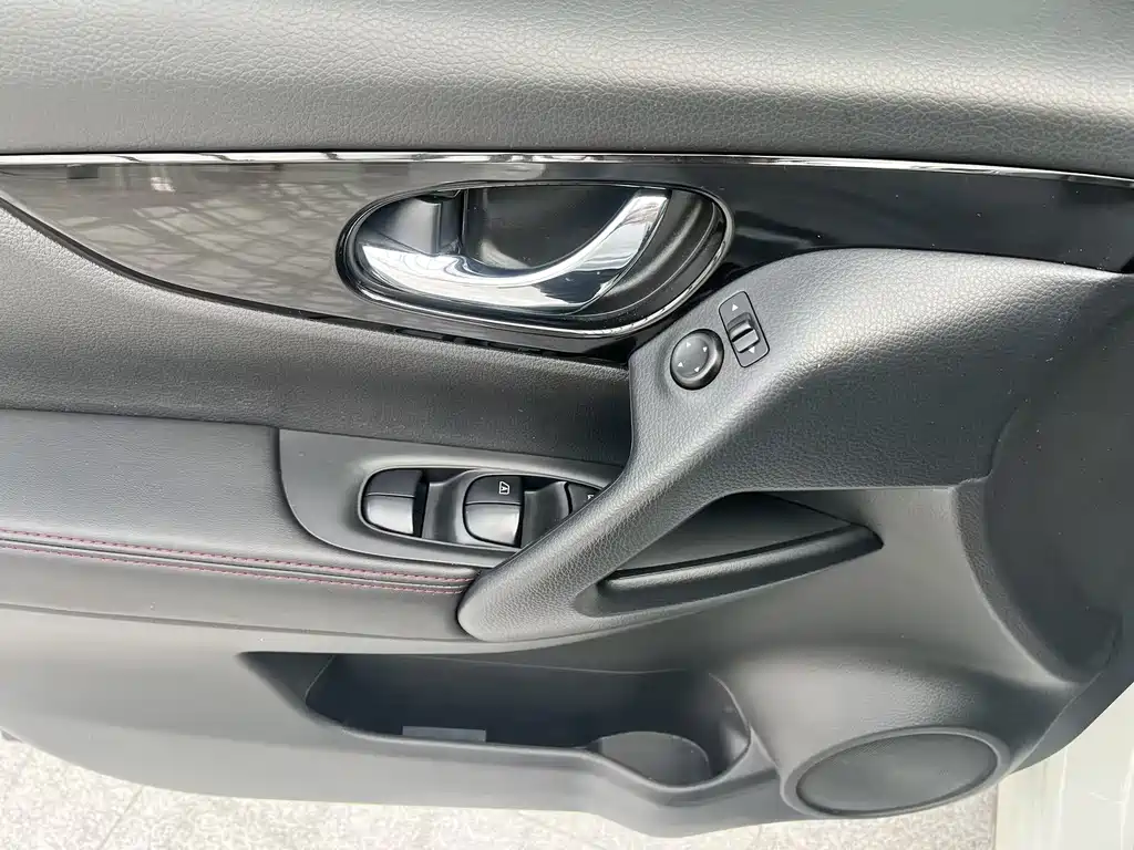 Nissan Qashqai — миниатюра 13