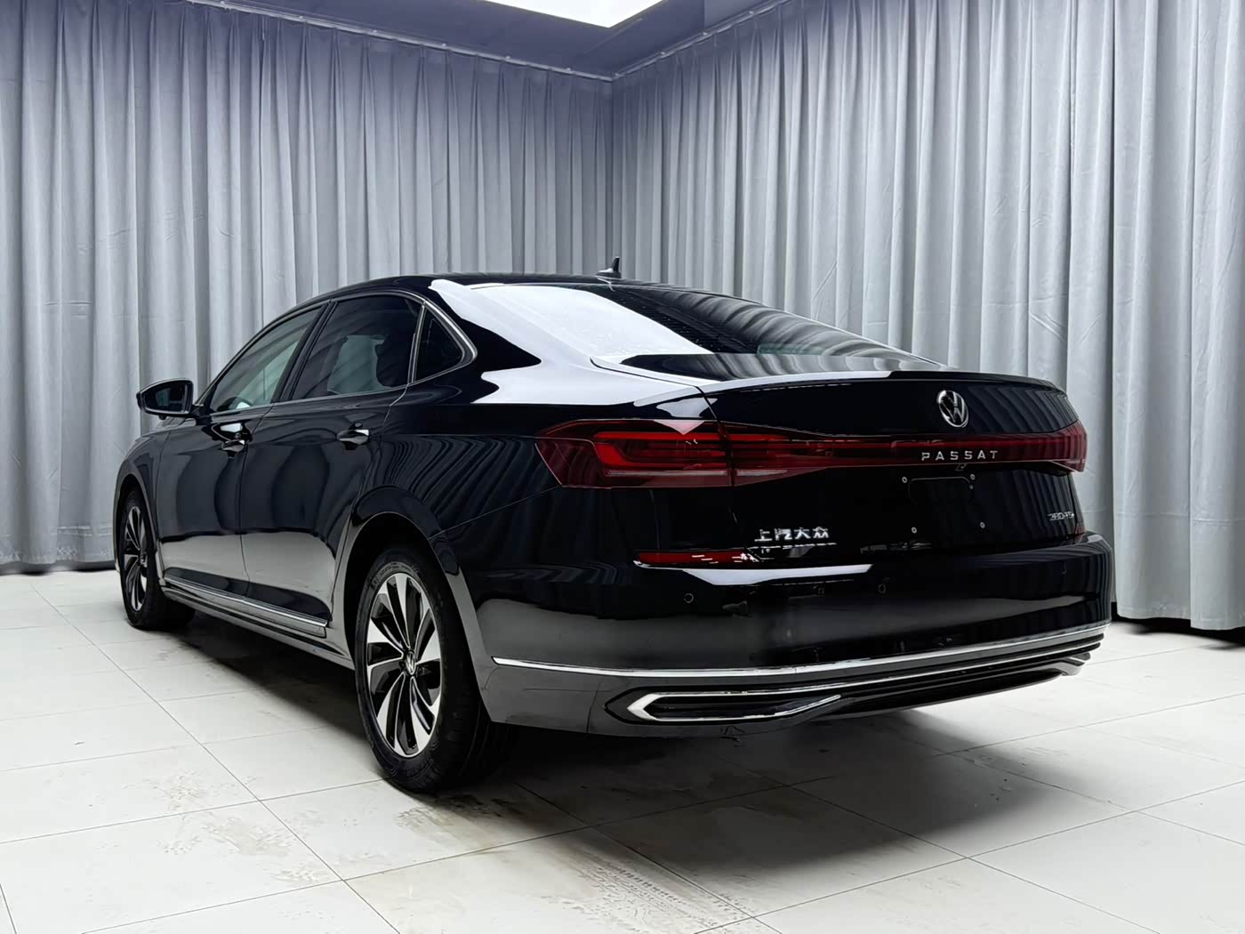 Volkswagen Passat 1.4 л 2023 г. Чёрный, пробег 31000 км