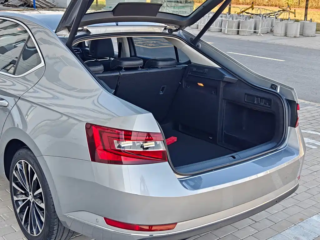 Skoda Superb — миниатюра 20