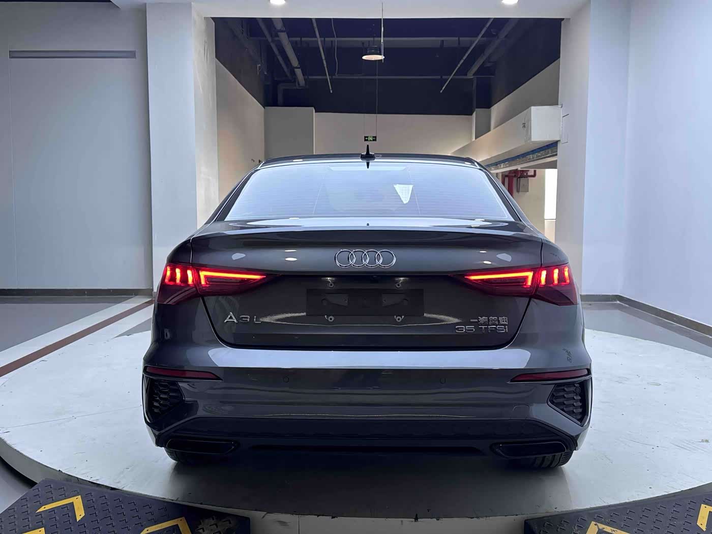 Audi A3 1.4 л 2022 г. Серебристо-серый, пробег 24000 км