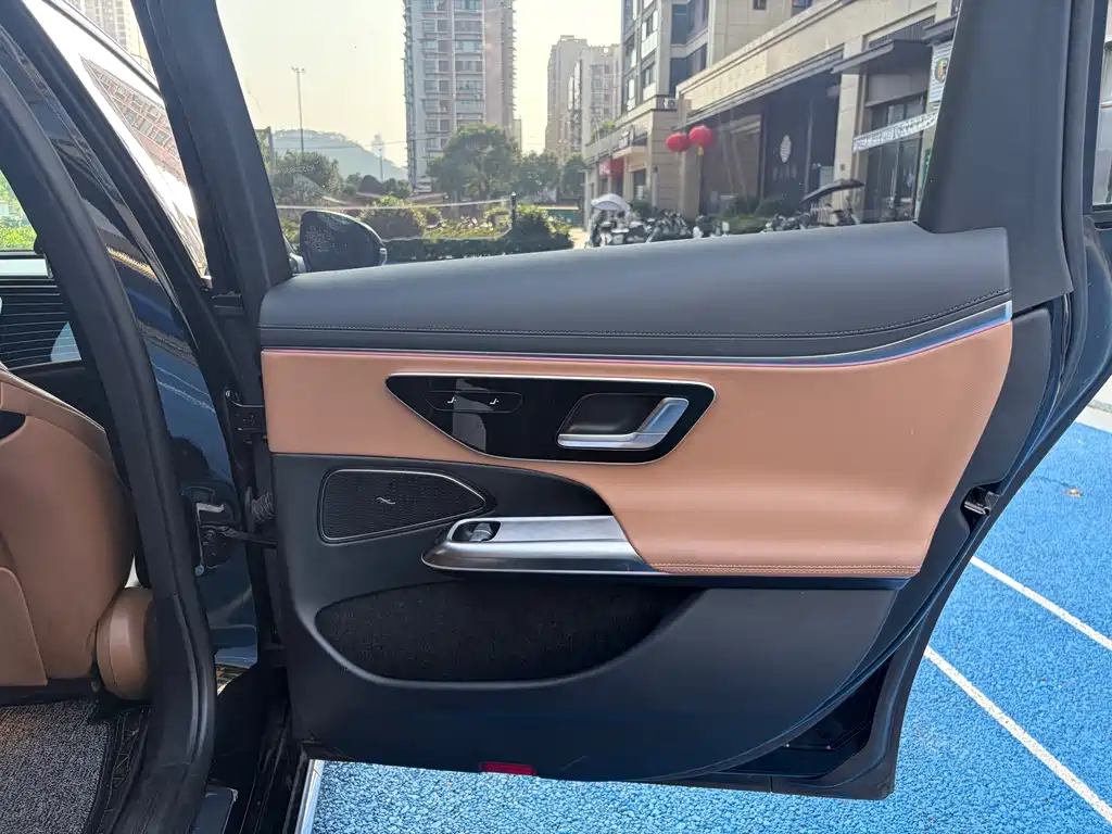 Mercedes-Benz E-Class — миниатюра 17