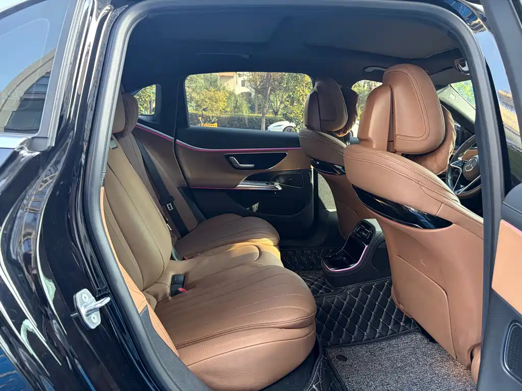 Mercedes-Benz E-Class — миниатюра 16