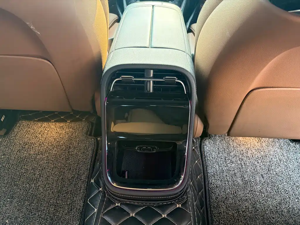 Mercedes-Benz E-Class — миниатюра 23
