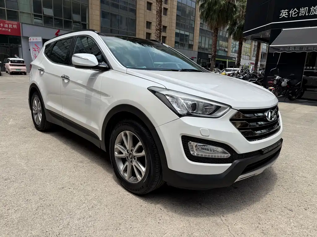 Hyundai Santa Fe 2013 2.4L AT