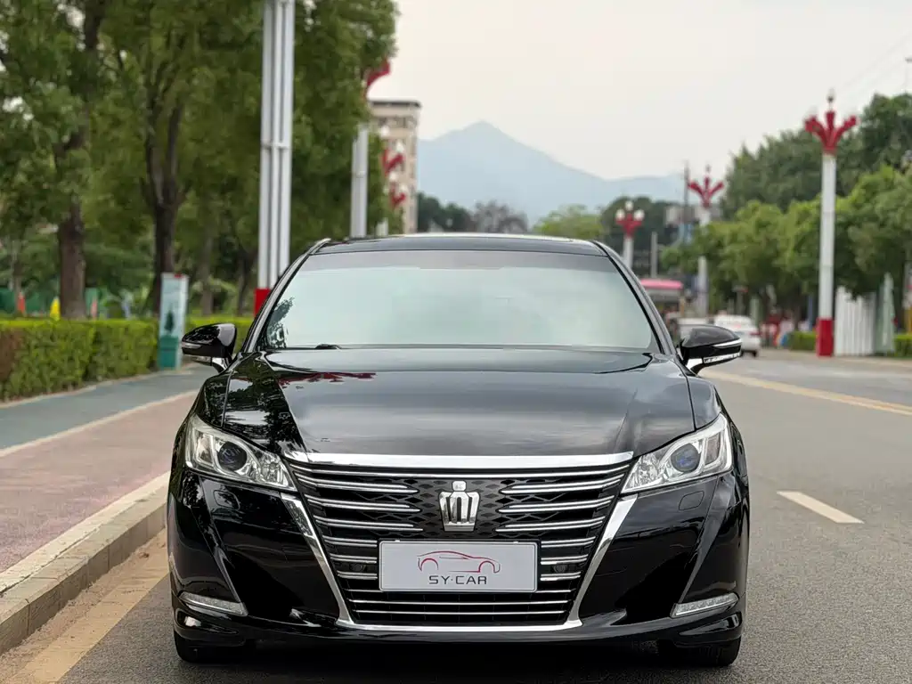Toyota Crown — миниатюра 2