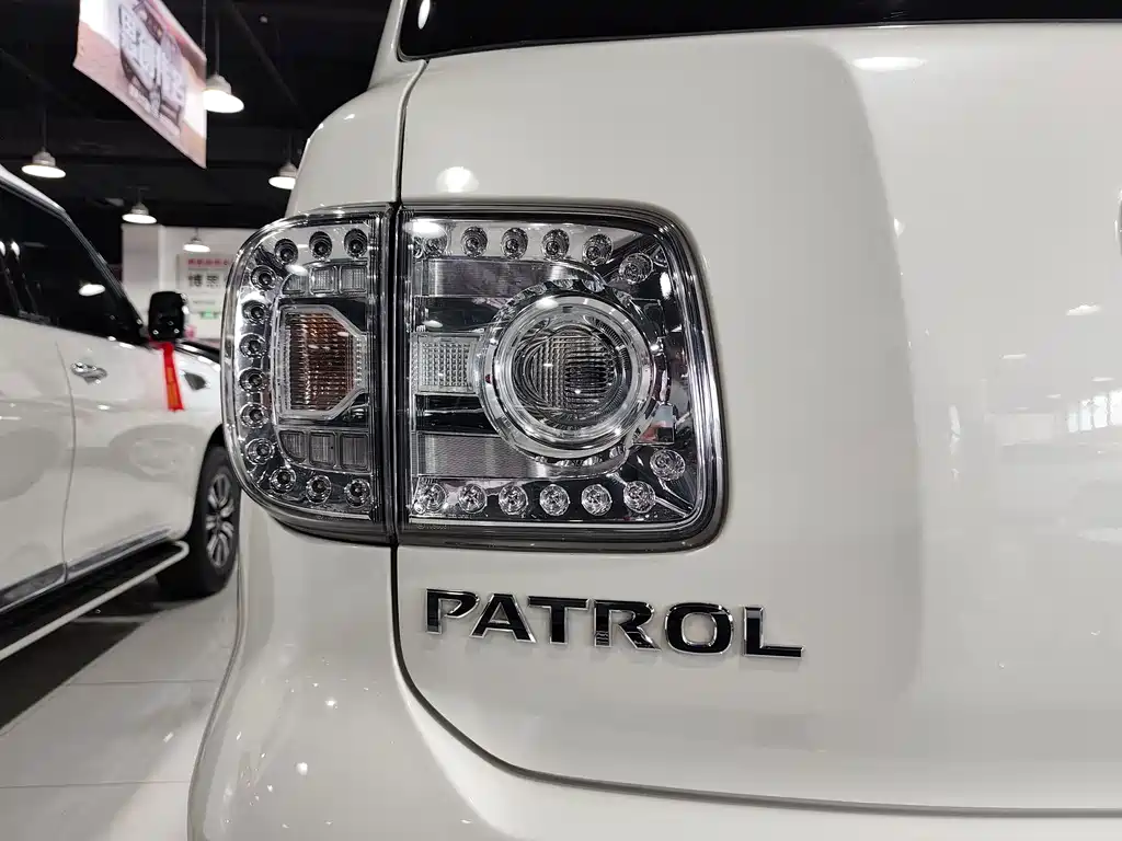 Nissan Patrol — миниатюра 16