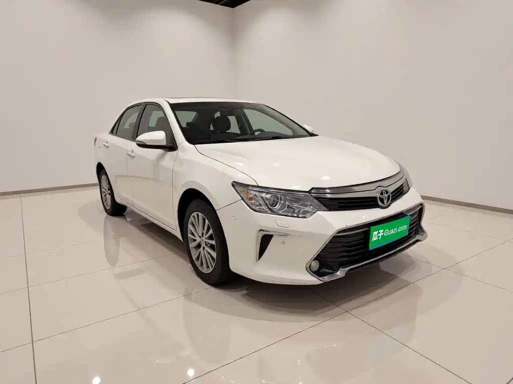Toyota Camry — миниатюра 3