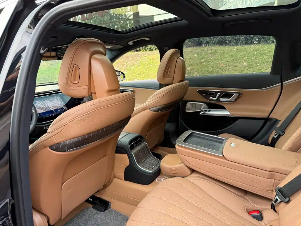 Mercedes-Benz E-Class — миниатюра 11