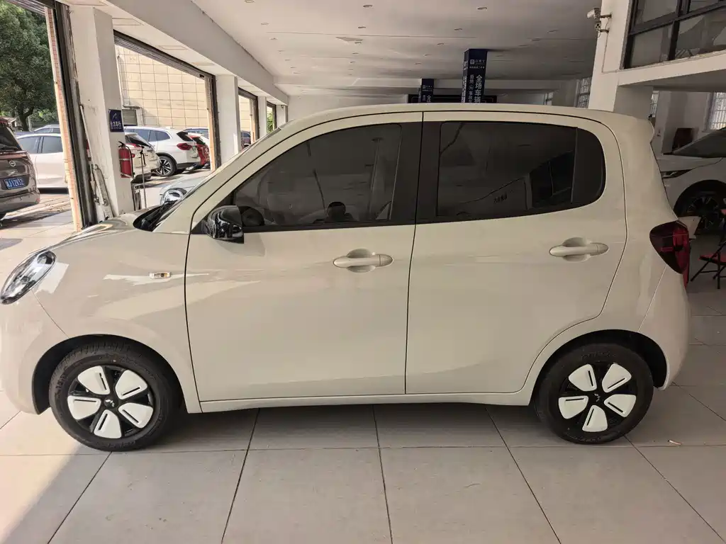 Wuling MINIEV — миниатюра 8