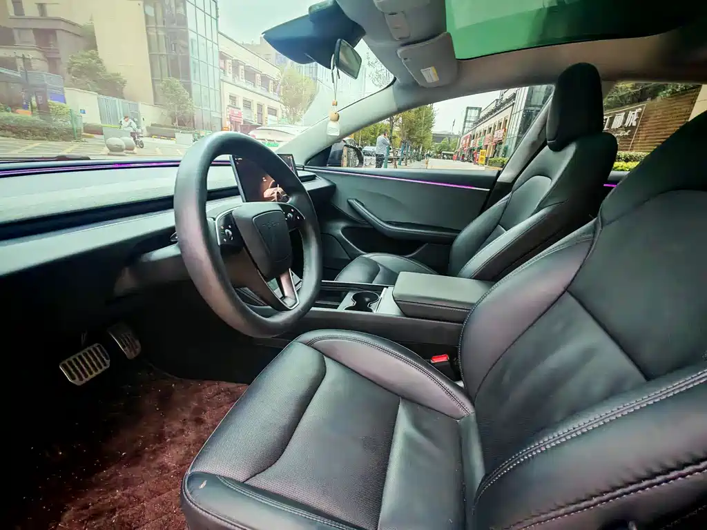 Tesla Model 3 — миниатюра 5