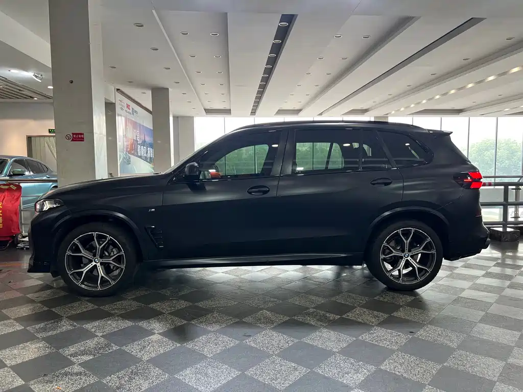 BMW X5 2023 xDrive 30Li Premium M Sport
