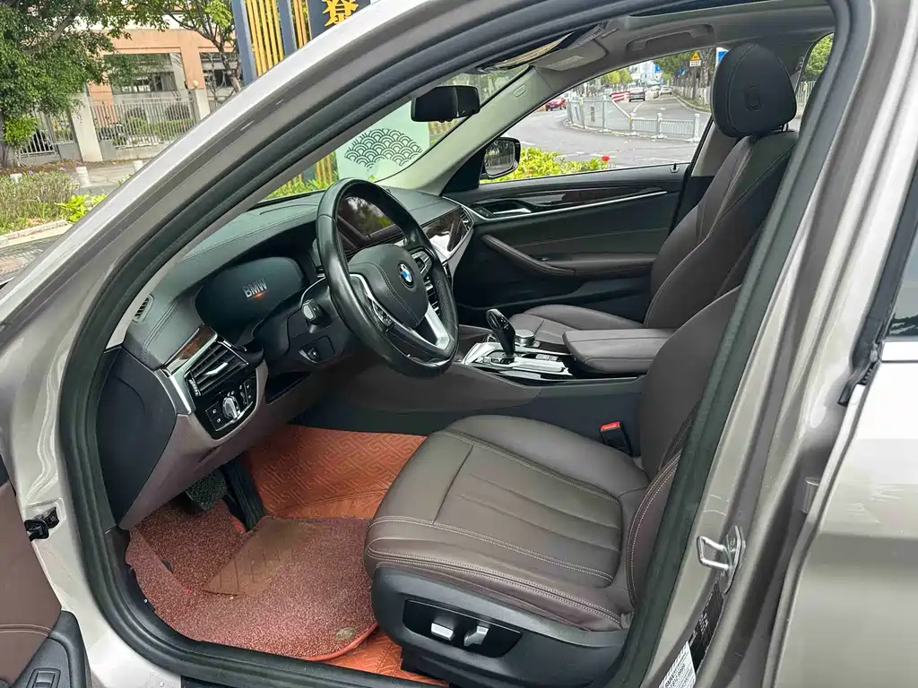 BMW 5 Series — миниатюра 14