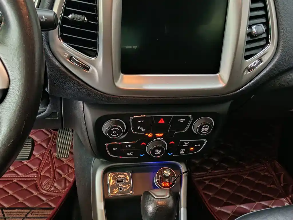 Jeep Compass — миниатюра 7