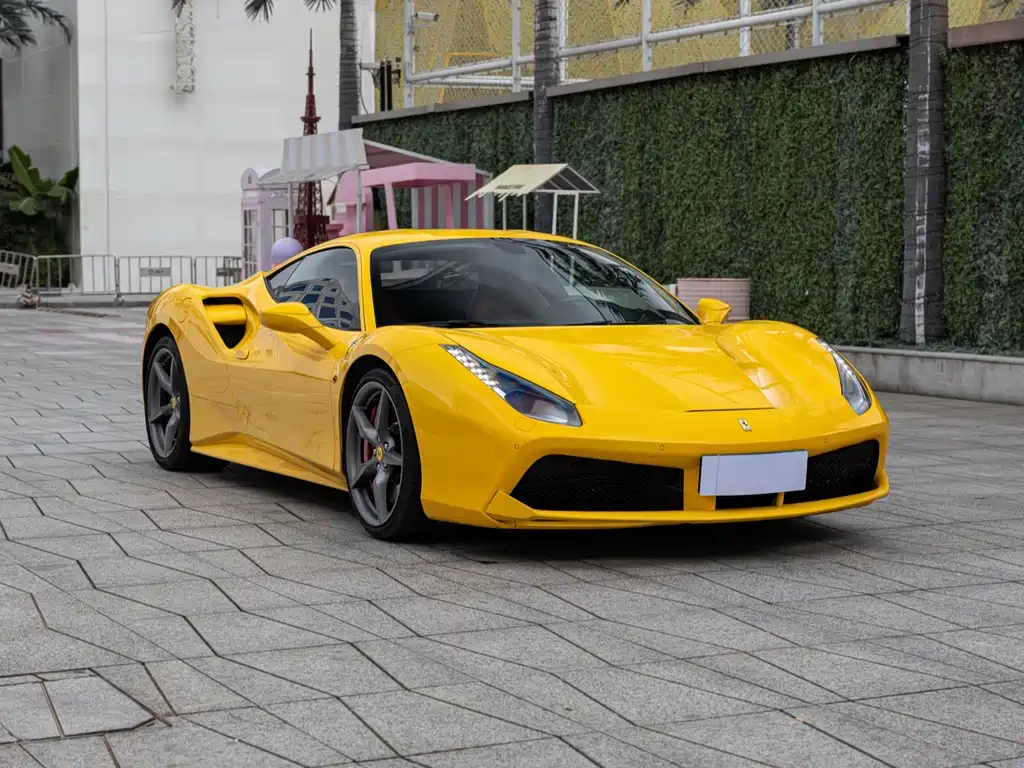 FERRARI 488