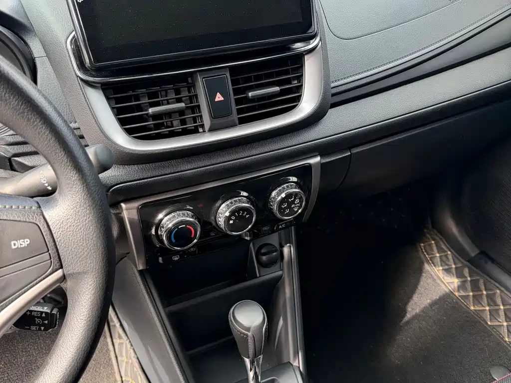 Toyota Yaris L — миниатюра 9