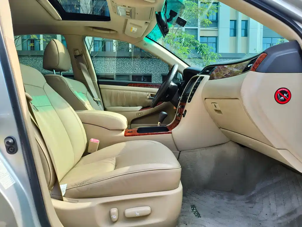 Toyota Crown — миниатюра 8