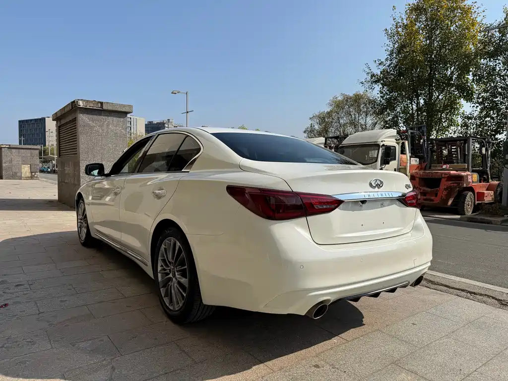 INFINITI Q50L