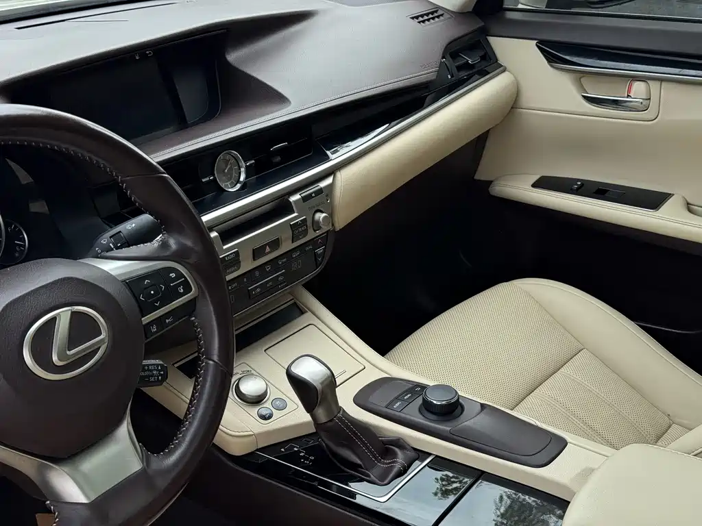 Lexus ES — миниатюра 6