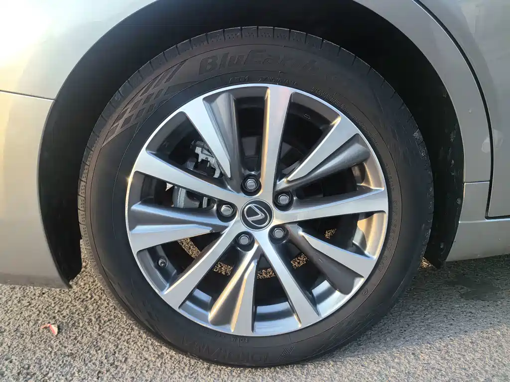 Lexus ES — миниатюра 4