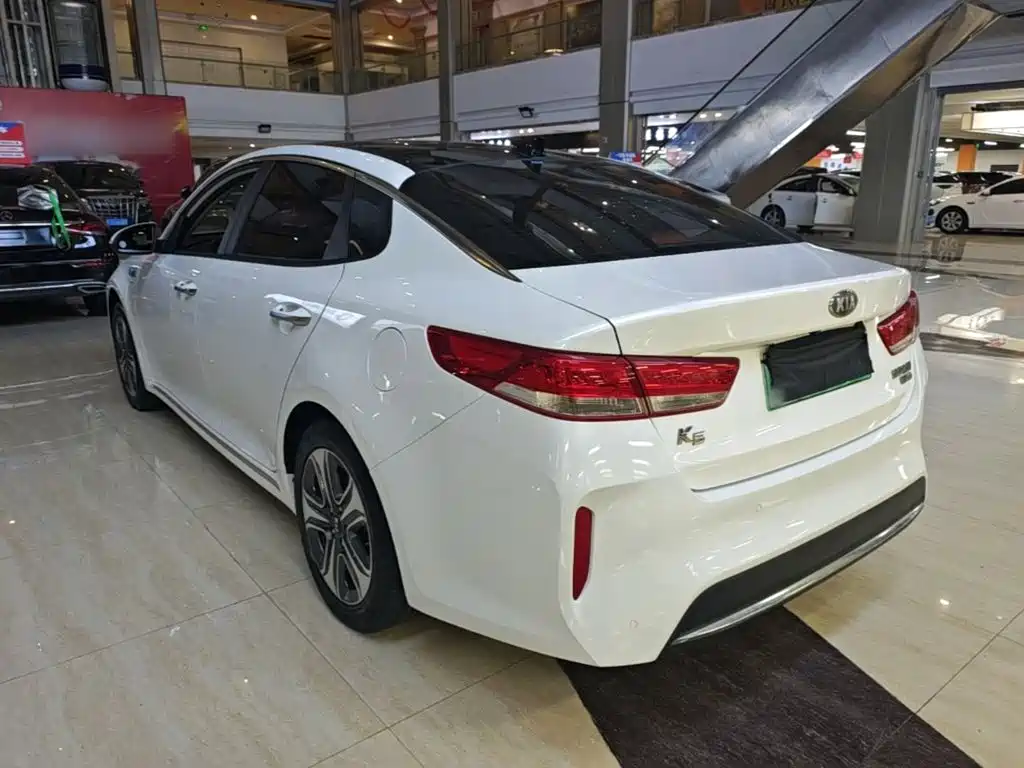 Kia K5 New Energy — миниатюра 5