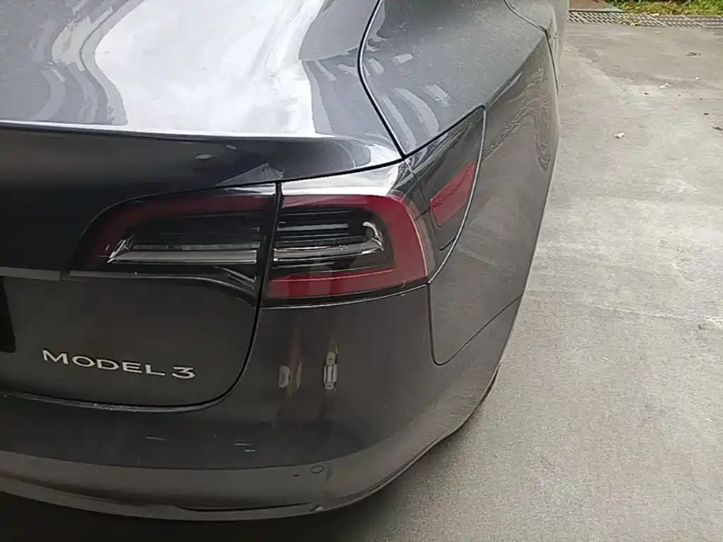 Tesla Model 3 — миниатюра 8