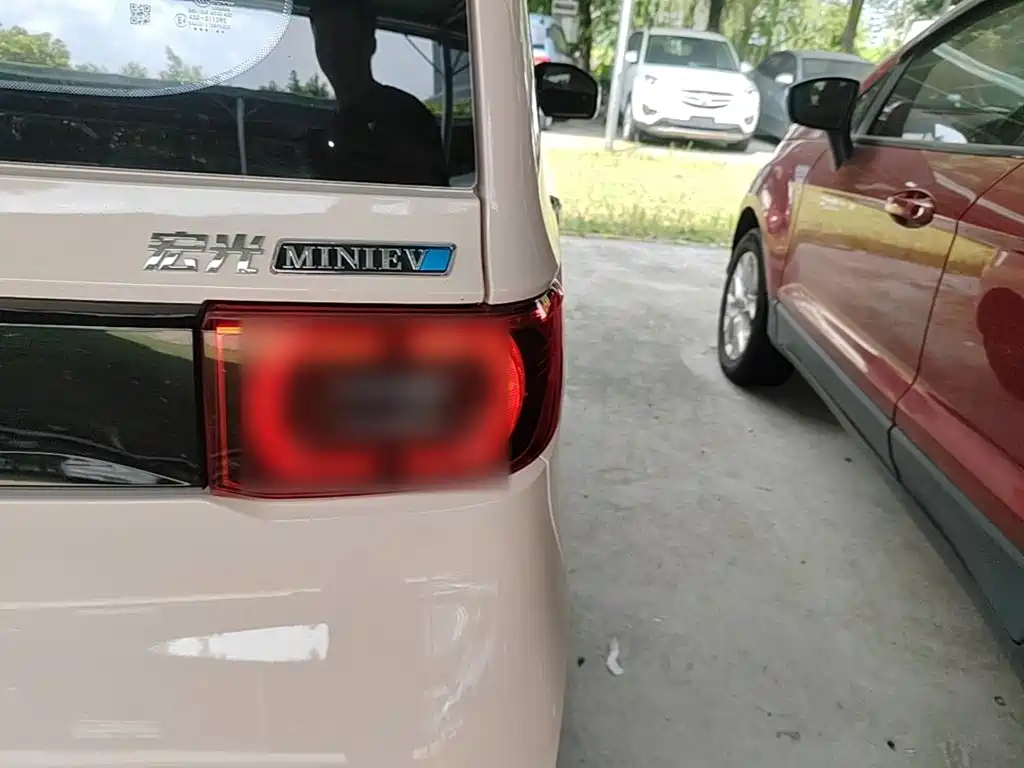Wuling MINIEV — миниатюра 8
