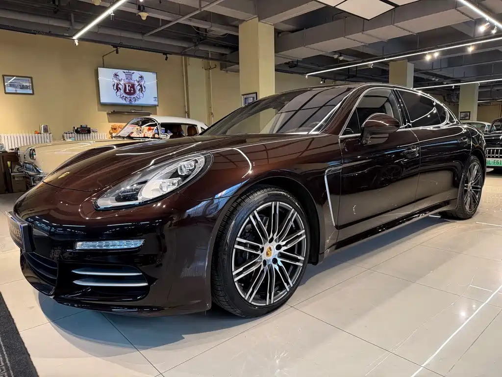 PORSCHE PANAMERA