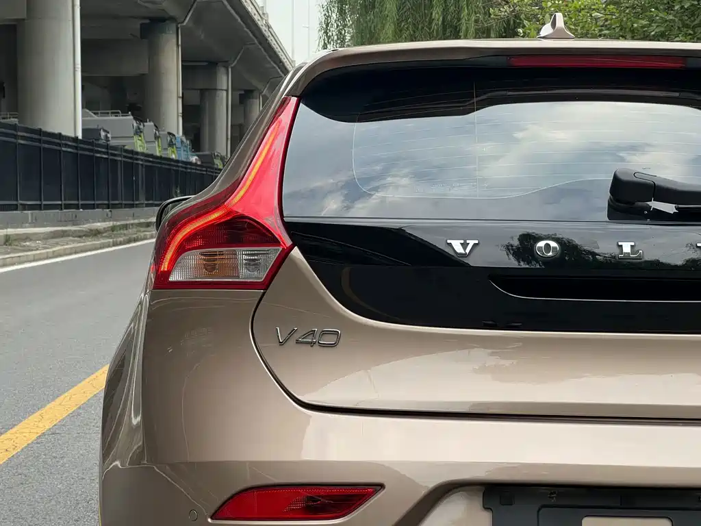 Volvo V40 — миниатюра 10